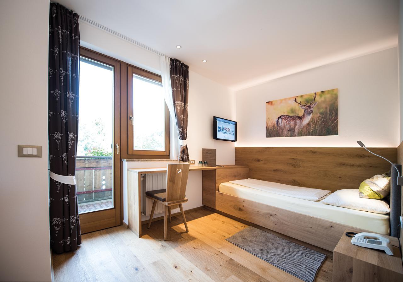 Single Room,776490568:JPEG